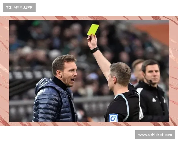 拜仁替补席因红牌判罚不满,场面一度失控 拜仁替补席因红牌判罚不满,场面一度失控