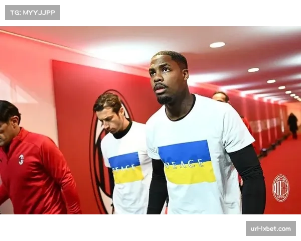 现场：米兰德比冲突瞬间，双方球员各领一张黄牌